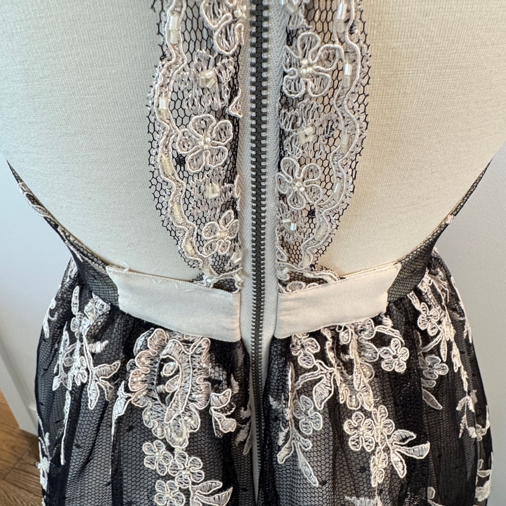 Alice + Olivia Amazing Lace Open Back Party Dress - Size 10 - Picture 5 of 13